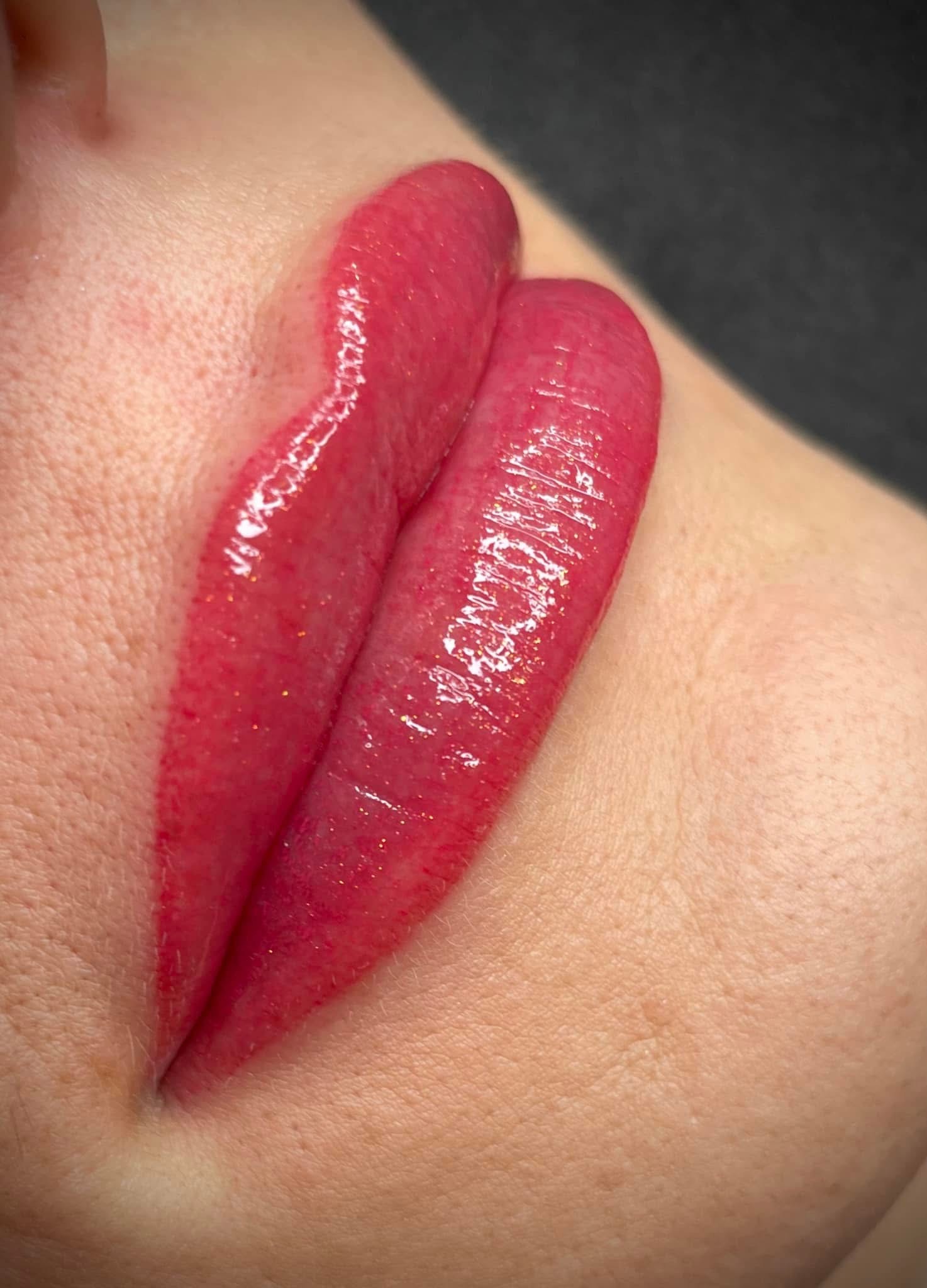 Makijaż permanentny ust